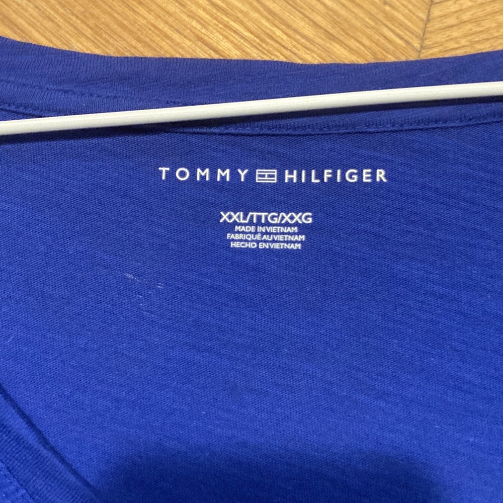 Tommy Hilfiger Women’s Royal Blue V-Neck Short Sleeve Tee - Picture 2 of 3
